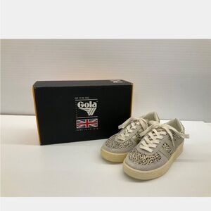 Brand new in box. Gola CLB116 grandslam savanna athletic shoe women’s size 6